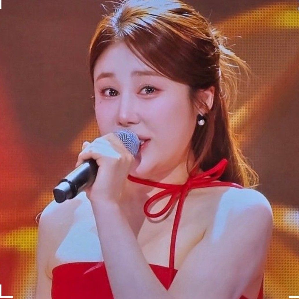 Behind-the-scenes cut of Kim Soyou