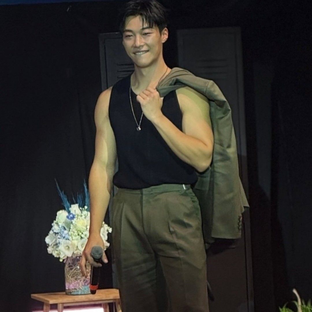 A moment captured by a fan of Woo Dohwan