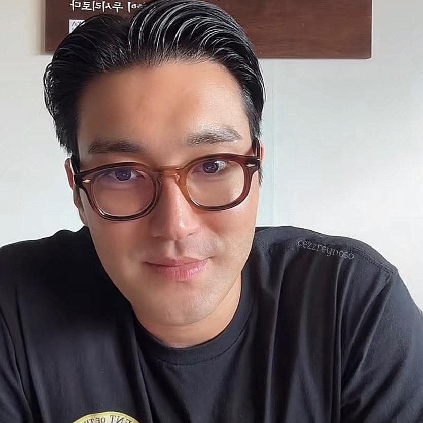 Behind-the-scenes cut of Choi Siwon