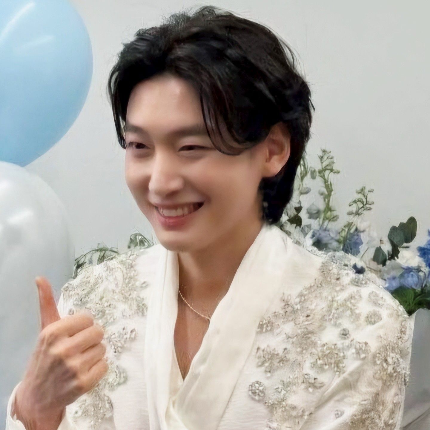 Behind-the-scenes cut of Kim Yongbin