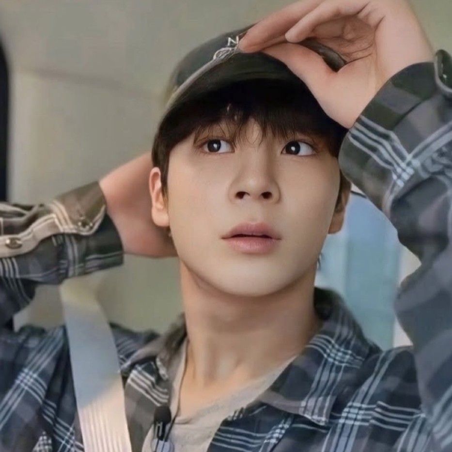 Behind-the-scenes cut of Jeong Dongwon
