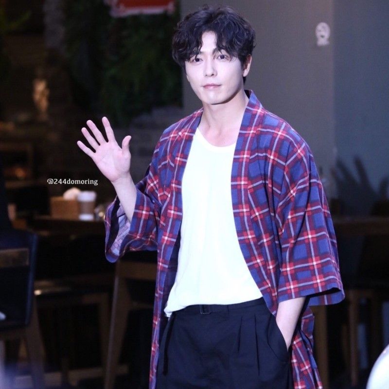 Behind-the-scenes cut of Kim Jaewook