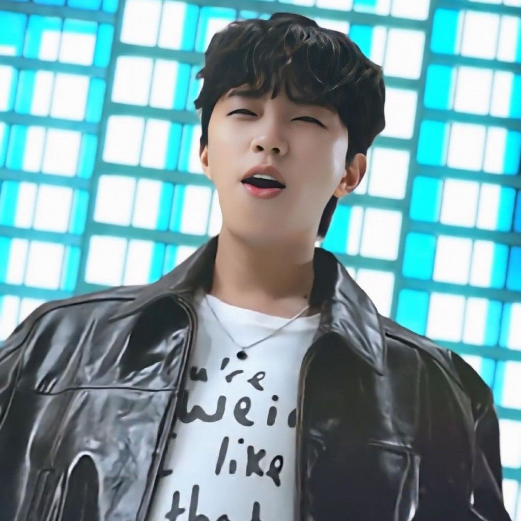 Behind-the-scenes cut of Lim Youngwoong