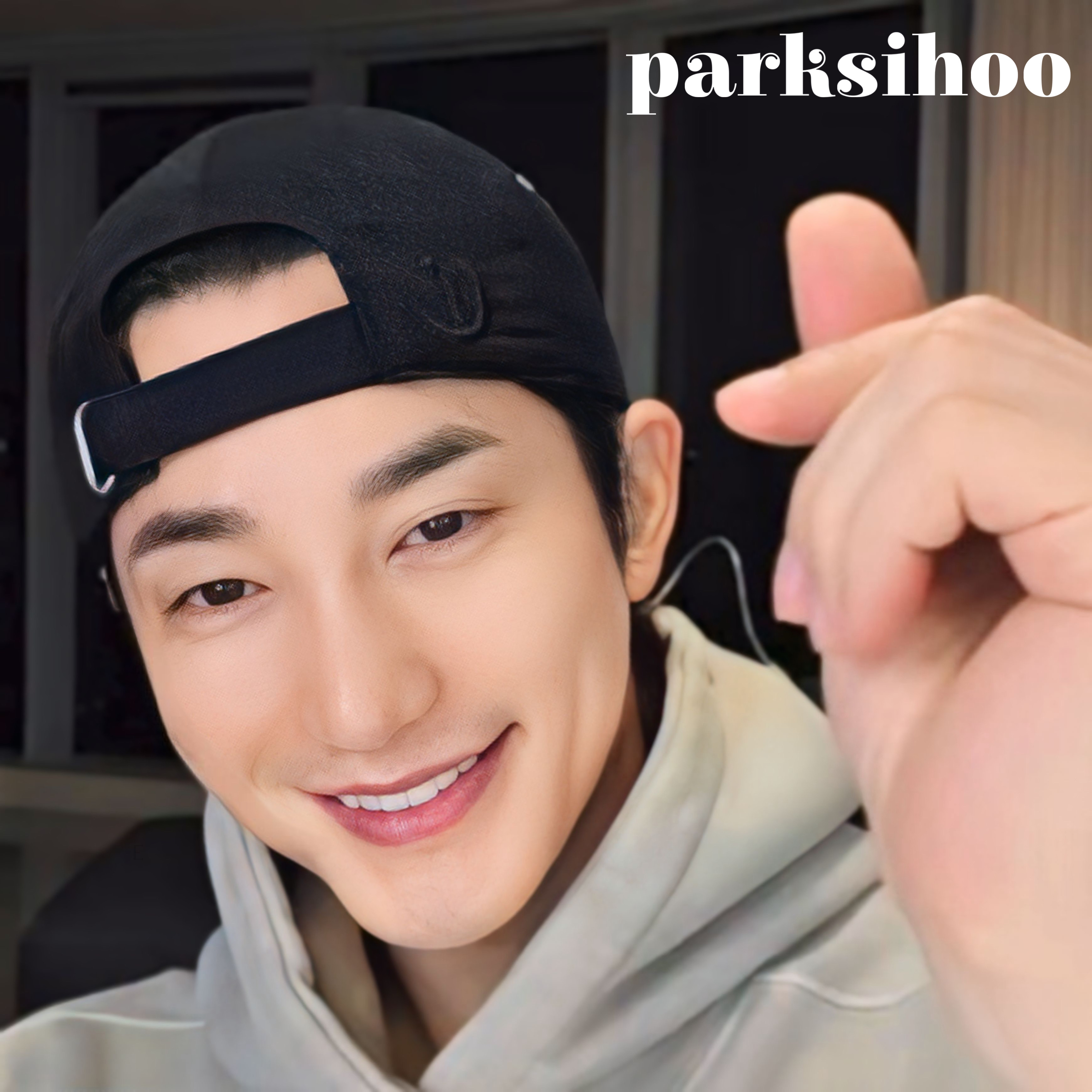 A moment captured by a fan of Park Sihoo