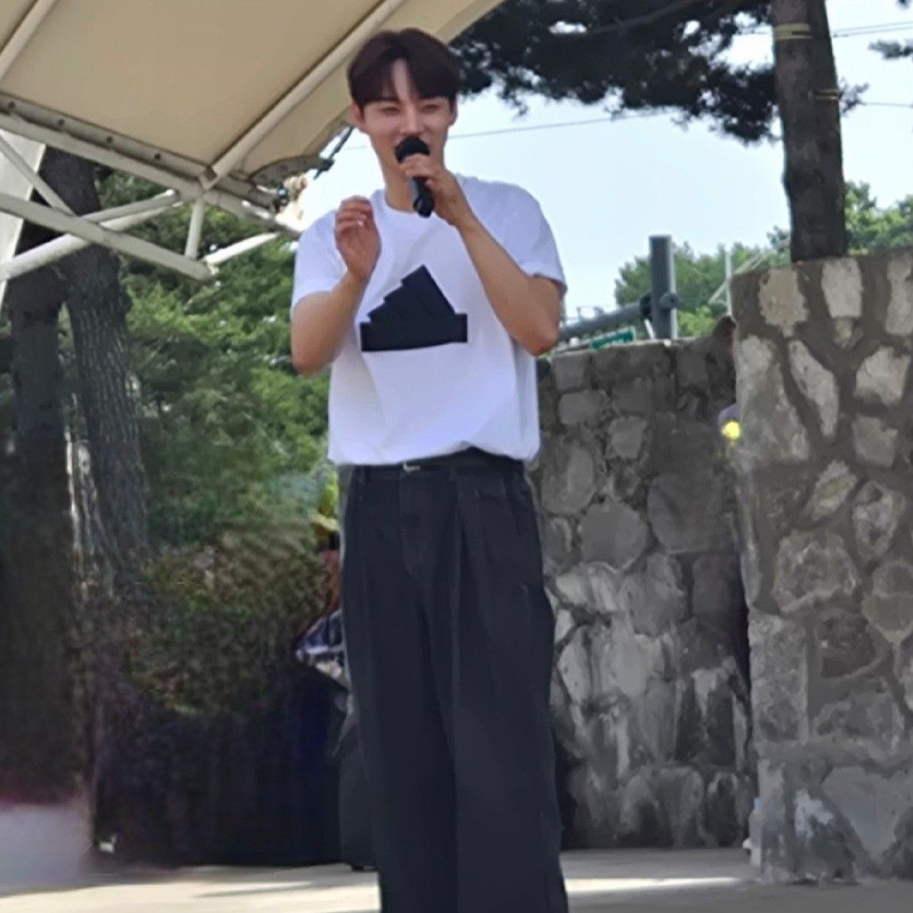 Foto kegiatan terbaru dari Park Seojin