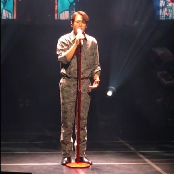 A moment captured by a fan of Hwanhee