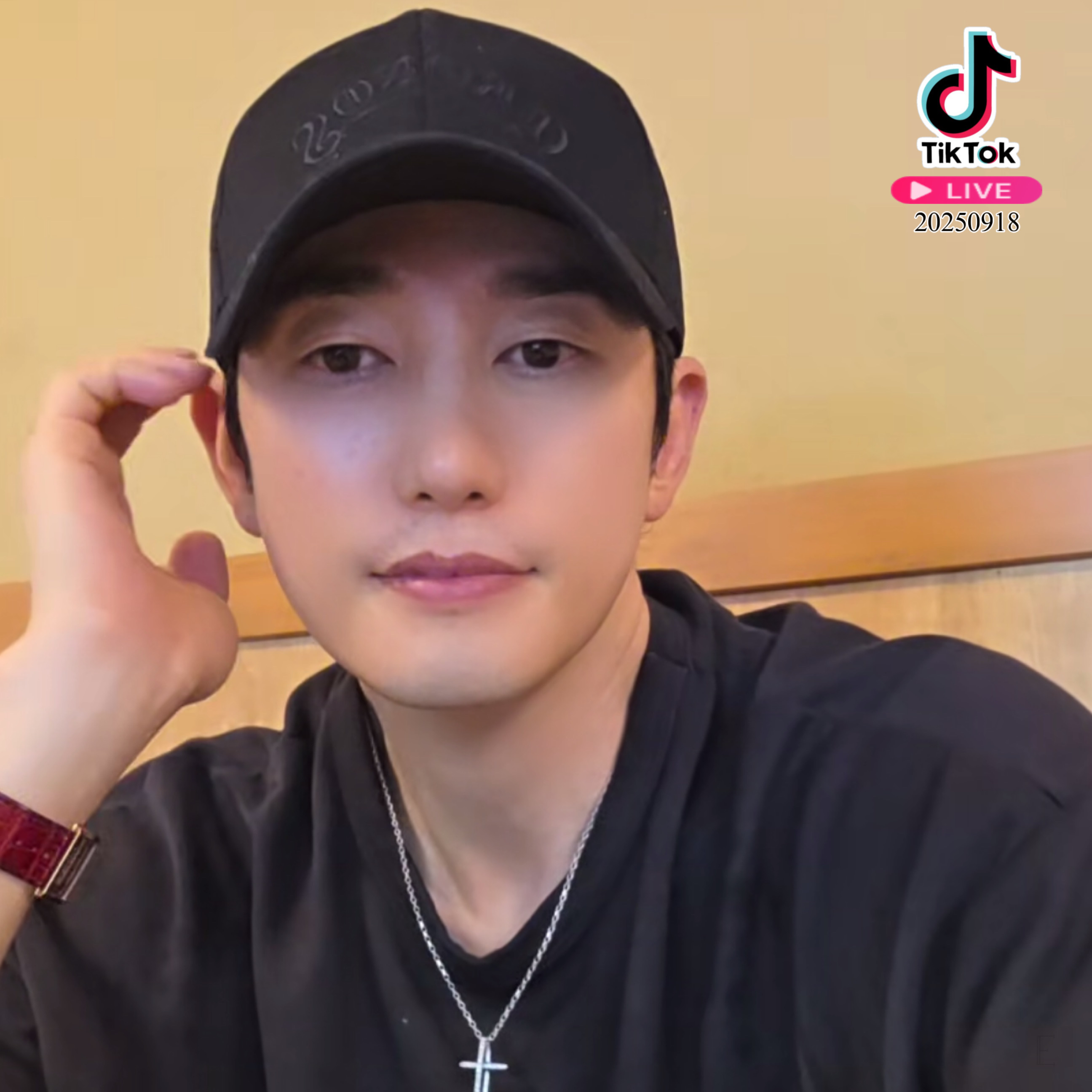 Behind-the-scenes cut of Park Sihoo