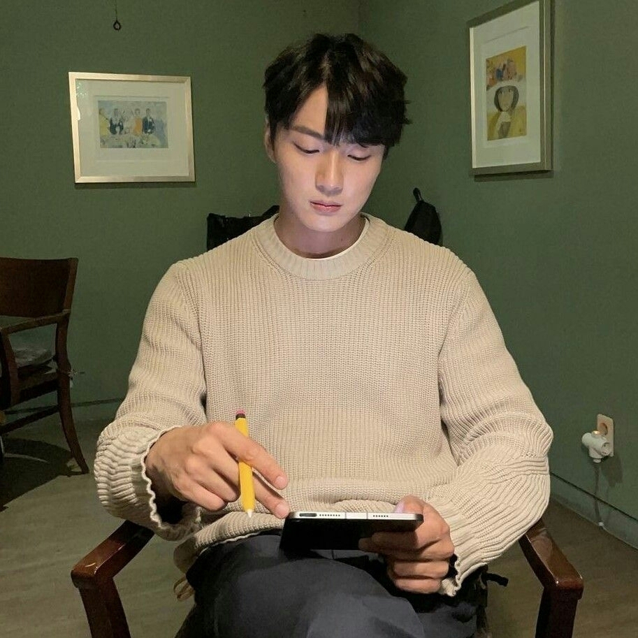 Behind-the-scenes cut of Yoon Shiyoon