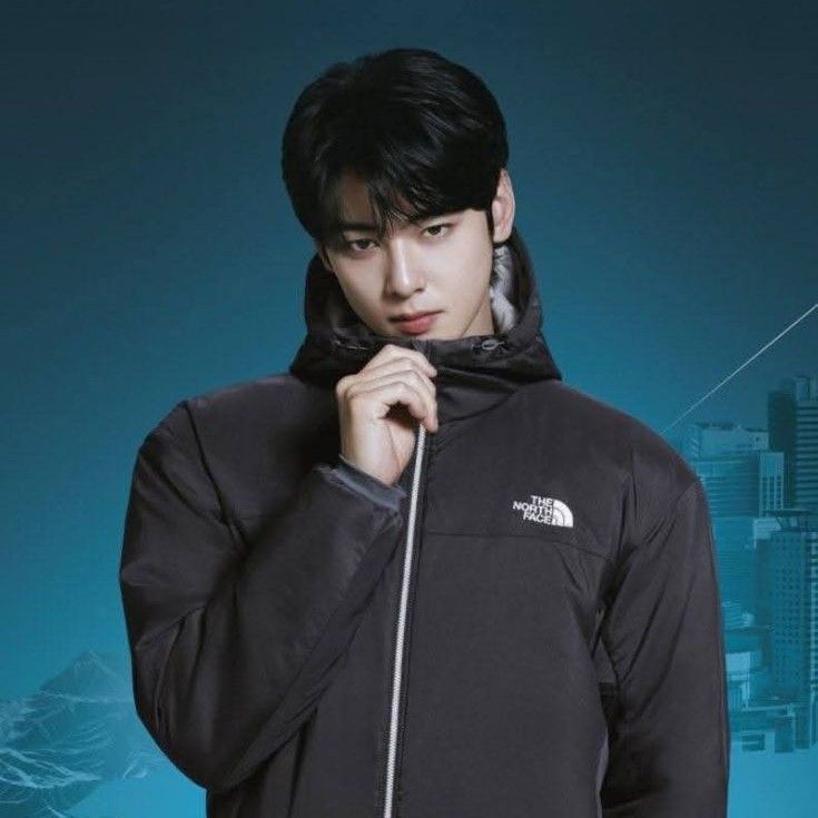 Behind-the-scenes cut of Cha Eunwoo