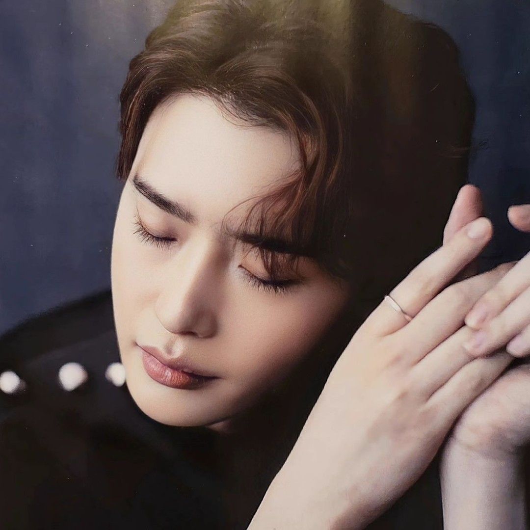 Recent activity shot of Lee Jongsuk