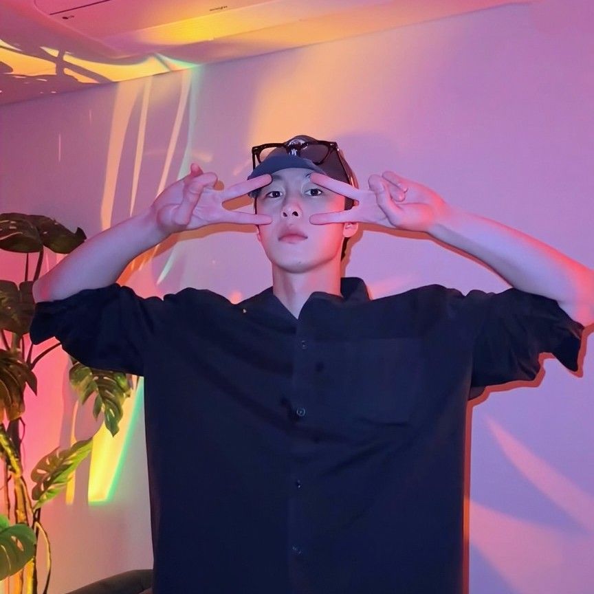 Behind-the-scenes cut of Lee Jaewook