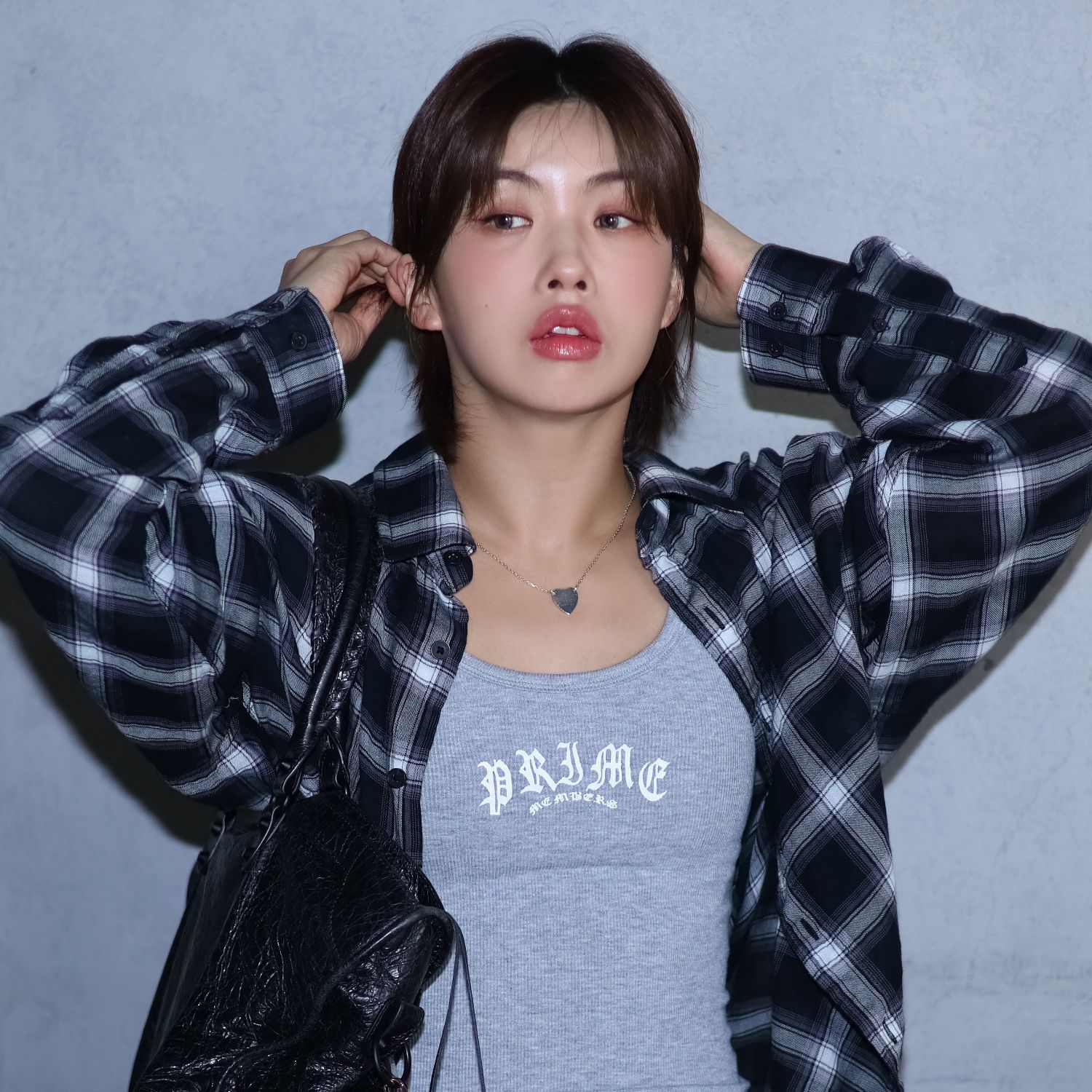 Behind-the-scenes cut of Aiki