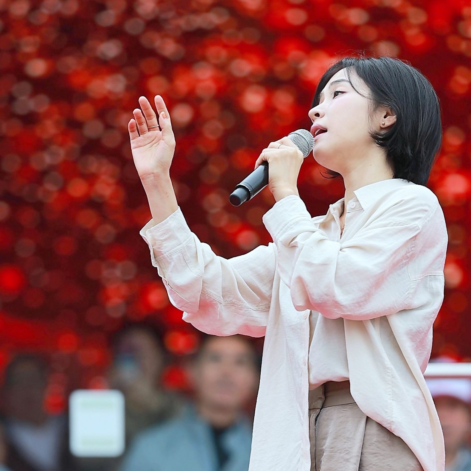 Behind-the-scenes cut of Hong Ja