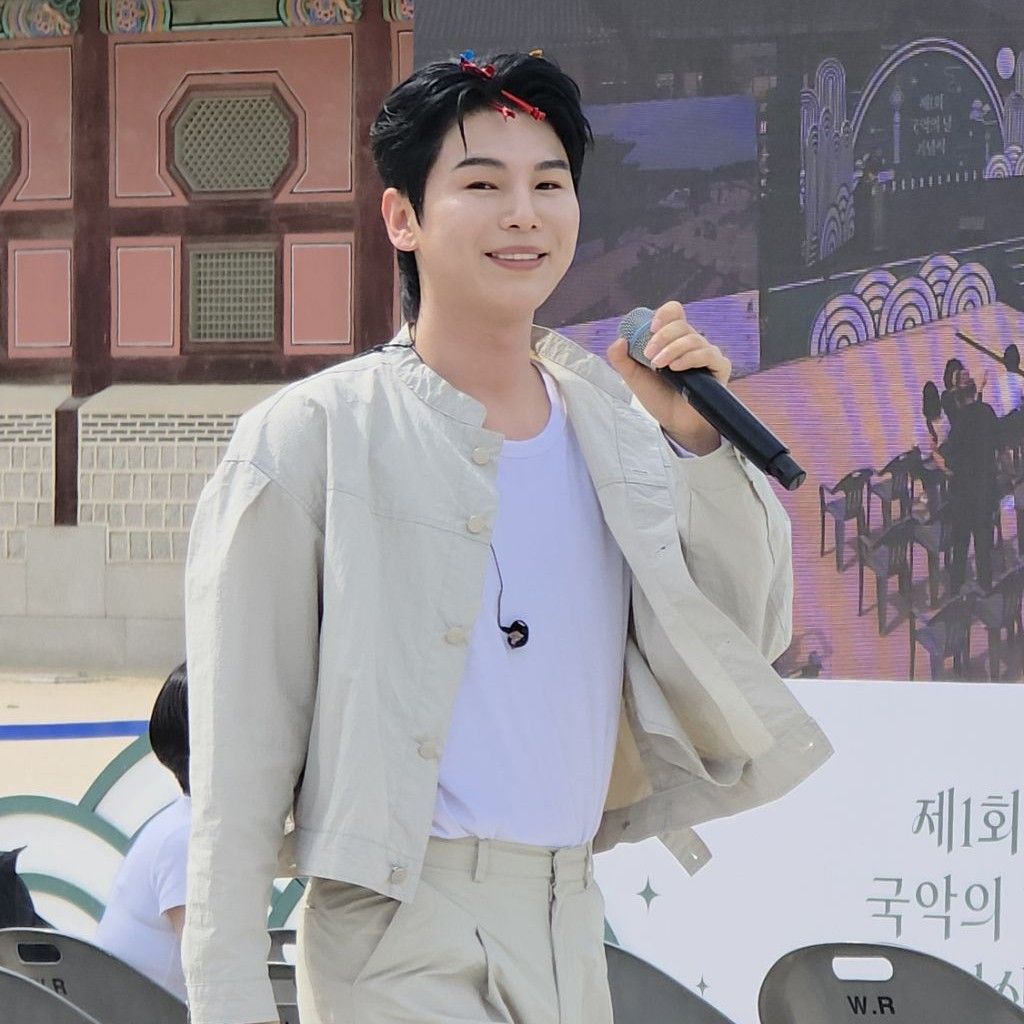 A moment captured by a fan of Kim Junsu (1991)
