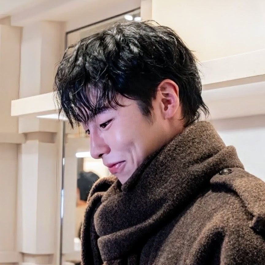 Behind-the-scenes cut of Lee Jaewook