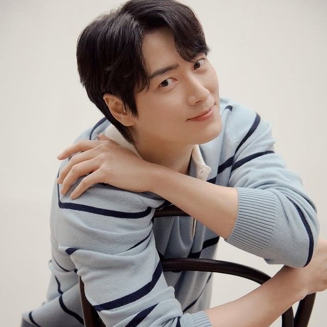 A moment captured by a fan of Lee Joonhyuk
