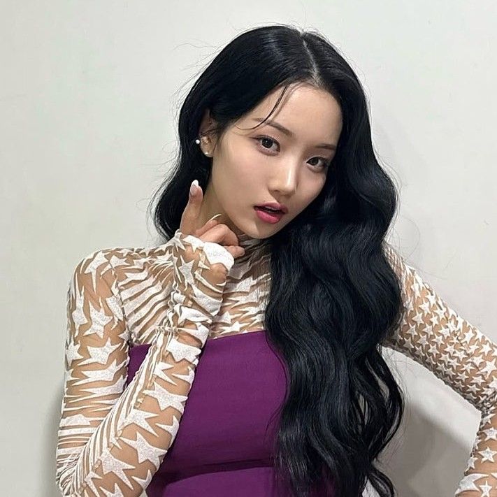 A moment captured by a fan of Kim Soyeon (2004)