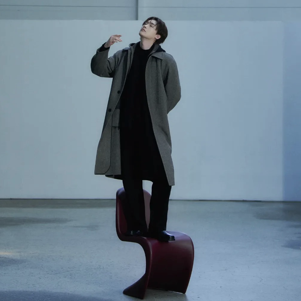 A moment captured by a fan of Lee Jongsuk