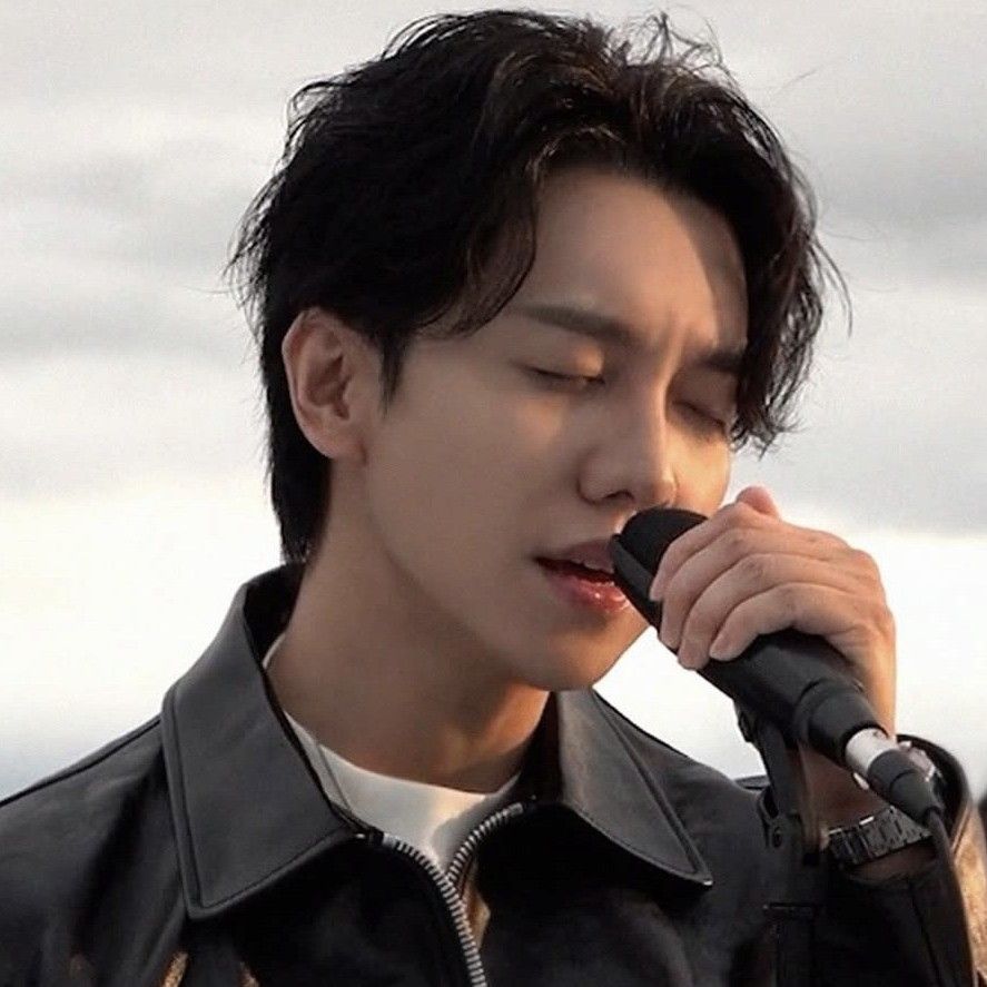 Foto terbaru dari Lee Seunggi