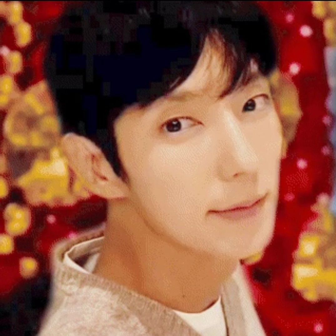 A moment captured by a fan of Lee Joongi