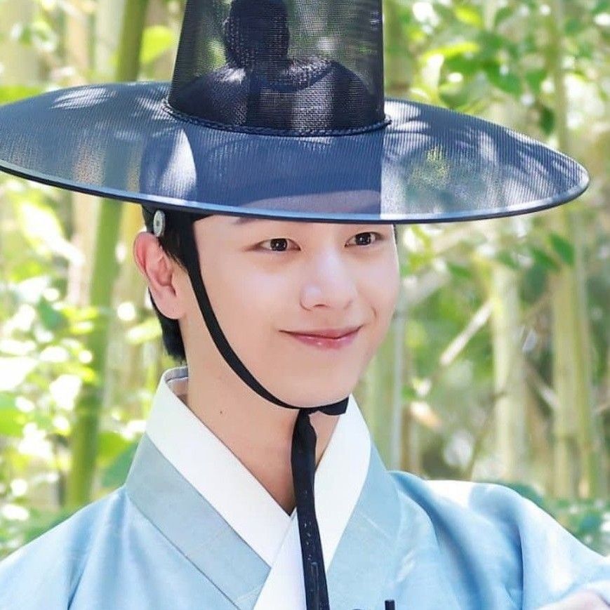 A moment captured by a fan of Yook Sungjae