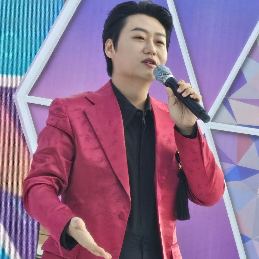 A moment captured by a fan of Min Soohyun