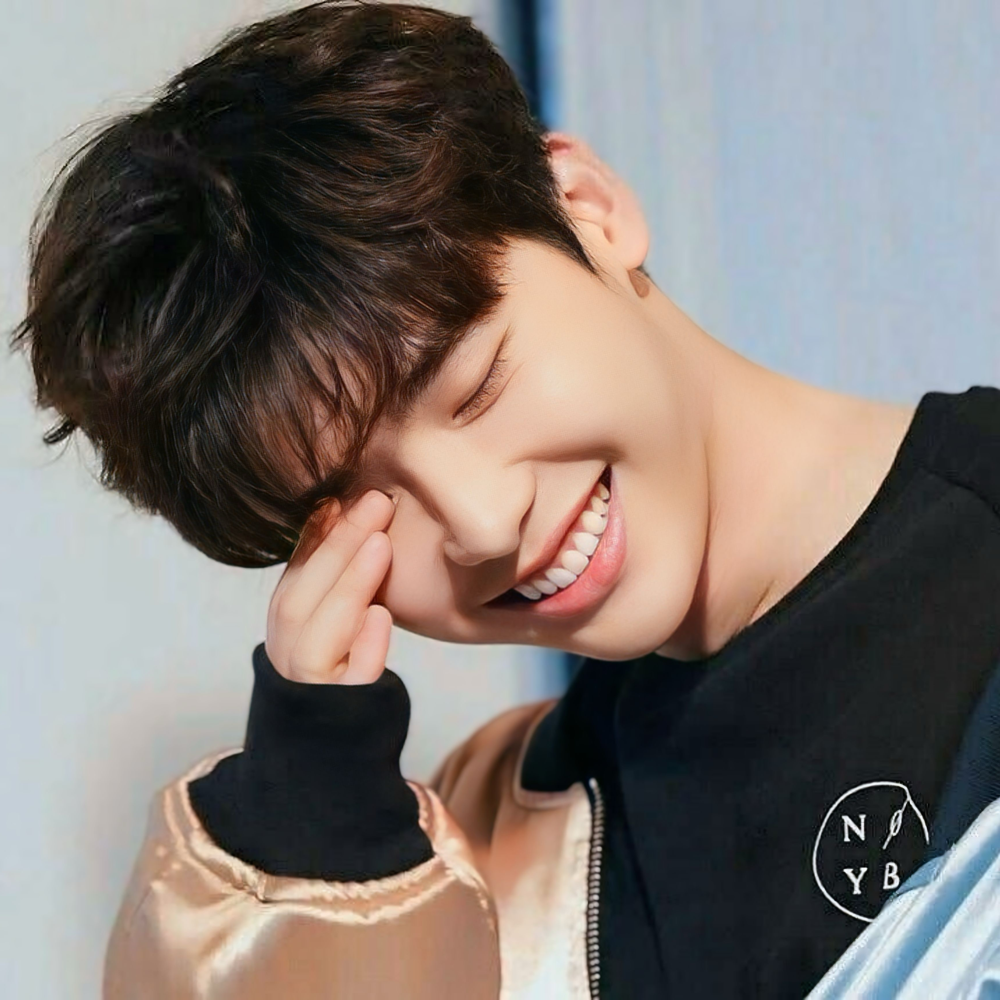 A moment captured by a fan of Lee Jongsuk