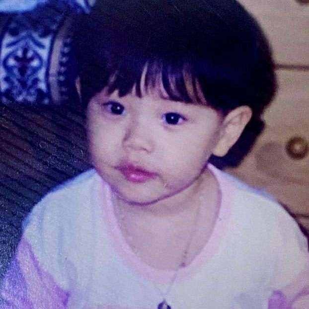 Behind-the-scenes cut of Lee Chaemin