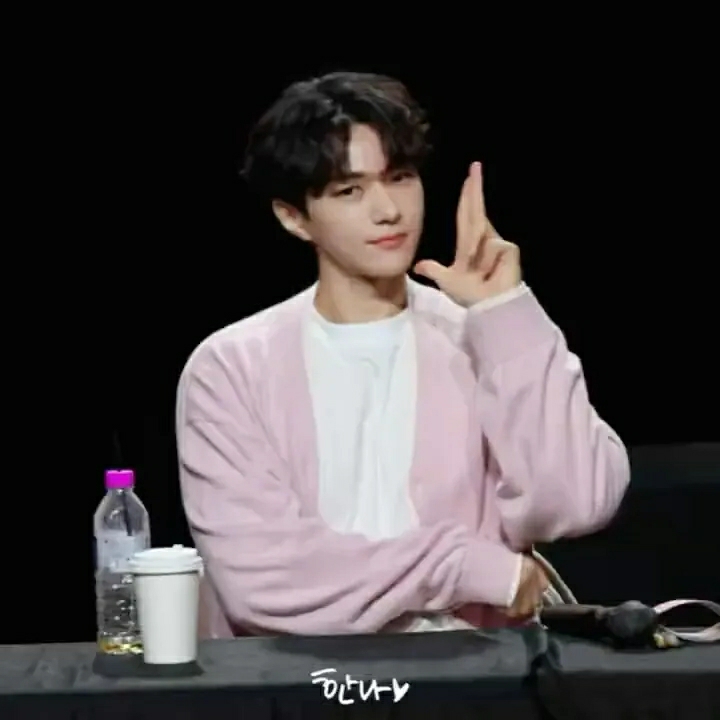 Recent activity shot of Kim Myungsoo (L)