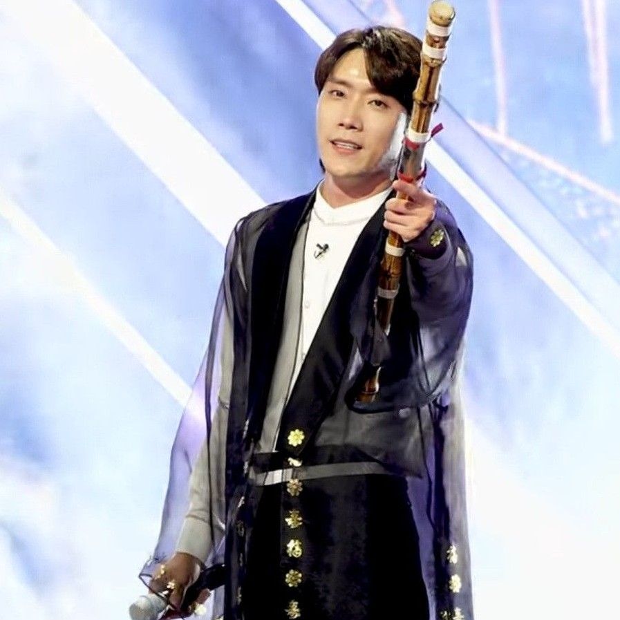 Behind-the-scenes cut of Choi Woojin
