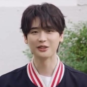 Recent activity shot of Lee Jongsuk