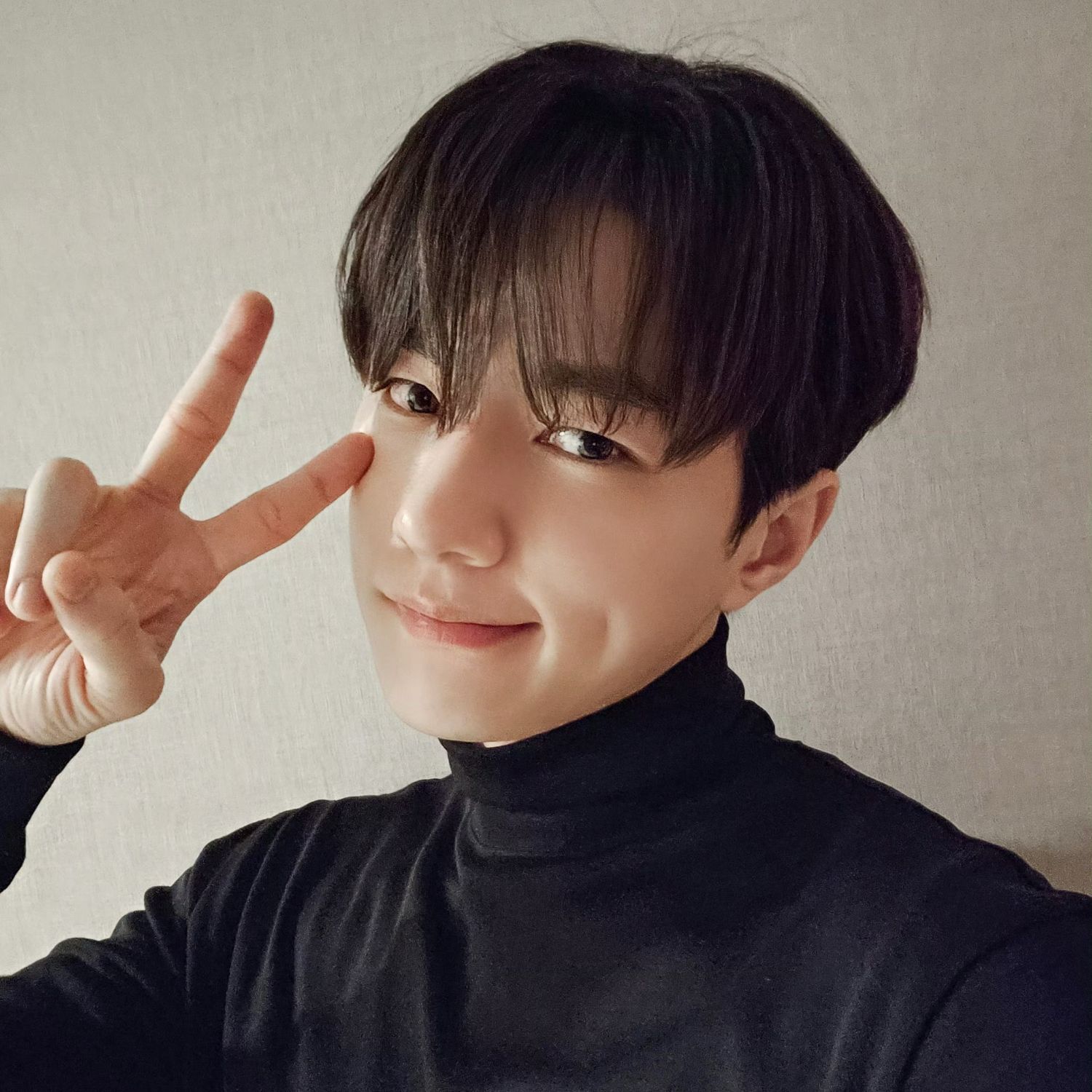 Latest photo of Kim Myungsoo (L)