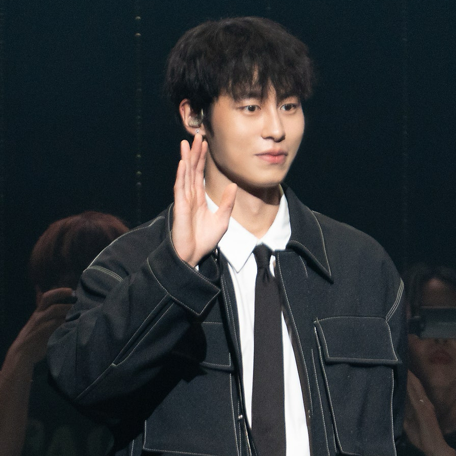 Recent activity shot of Lee Jaewook