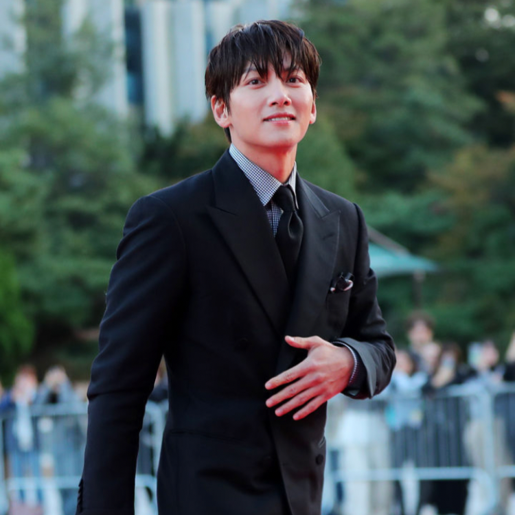 Behind-the-scenes cut of Ji Changwook