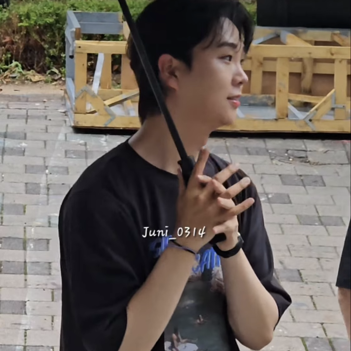 A moment captured by a fan of Song Minjun