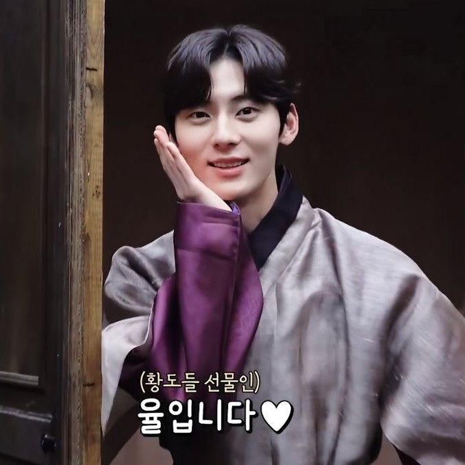 Recent activity shot of Hwang Minhyun