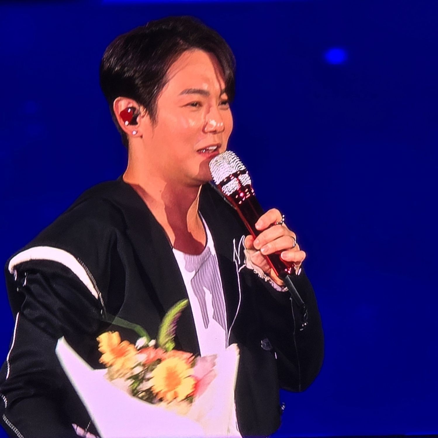 Behind-the-scenes cut of Hwanhee