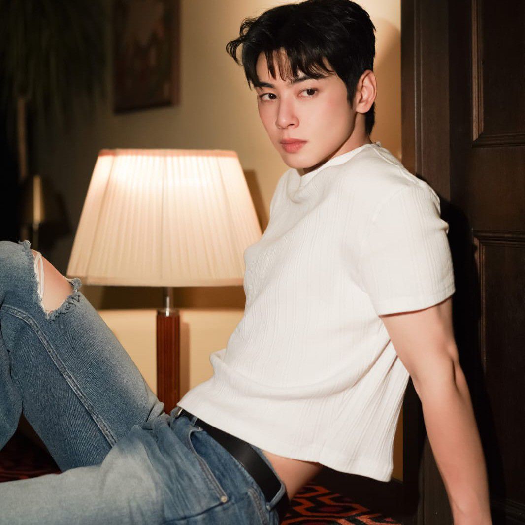 Recent activity shot of Cha Eunwoo