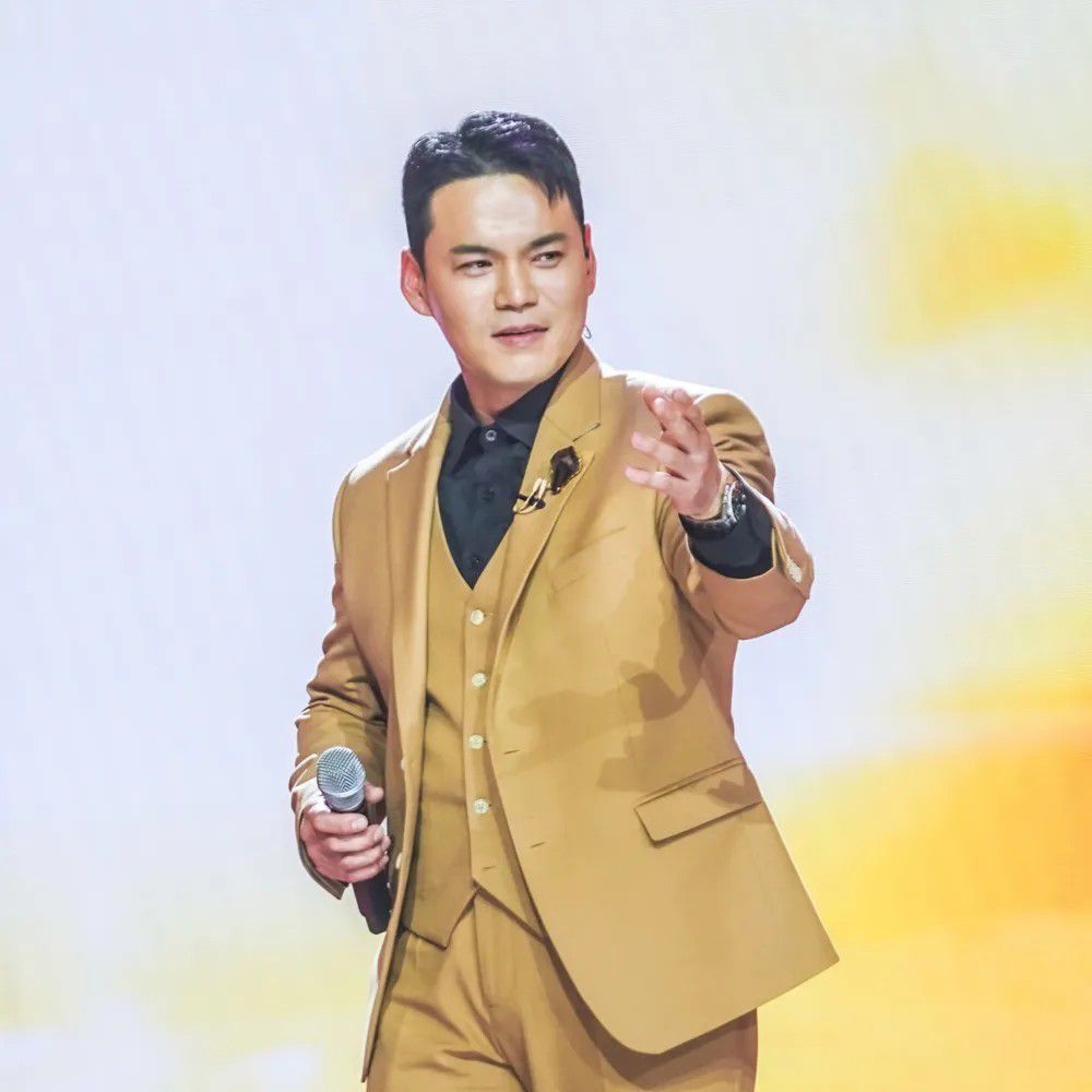 Behind-the-scenes cut of Lee Jung