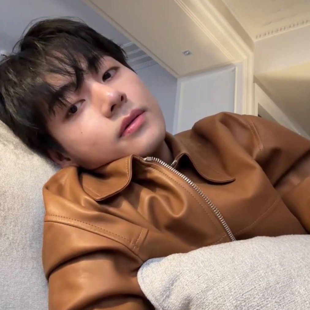 김태형 (뷔)의 최신 사진