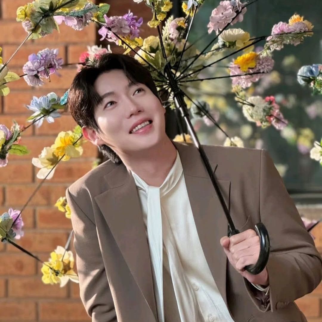 Latest photo of Son Taejin