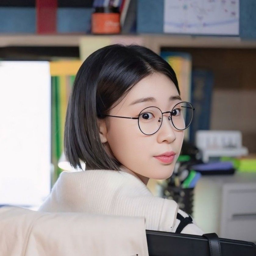 Latest photo of Han Yeji