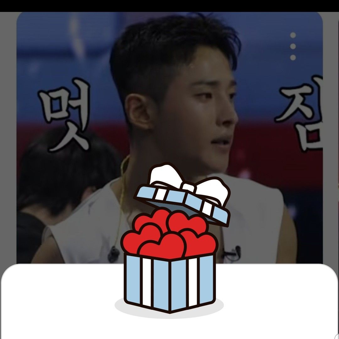A moment captured by a fan of Seong Ri