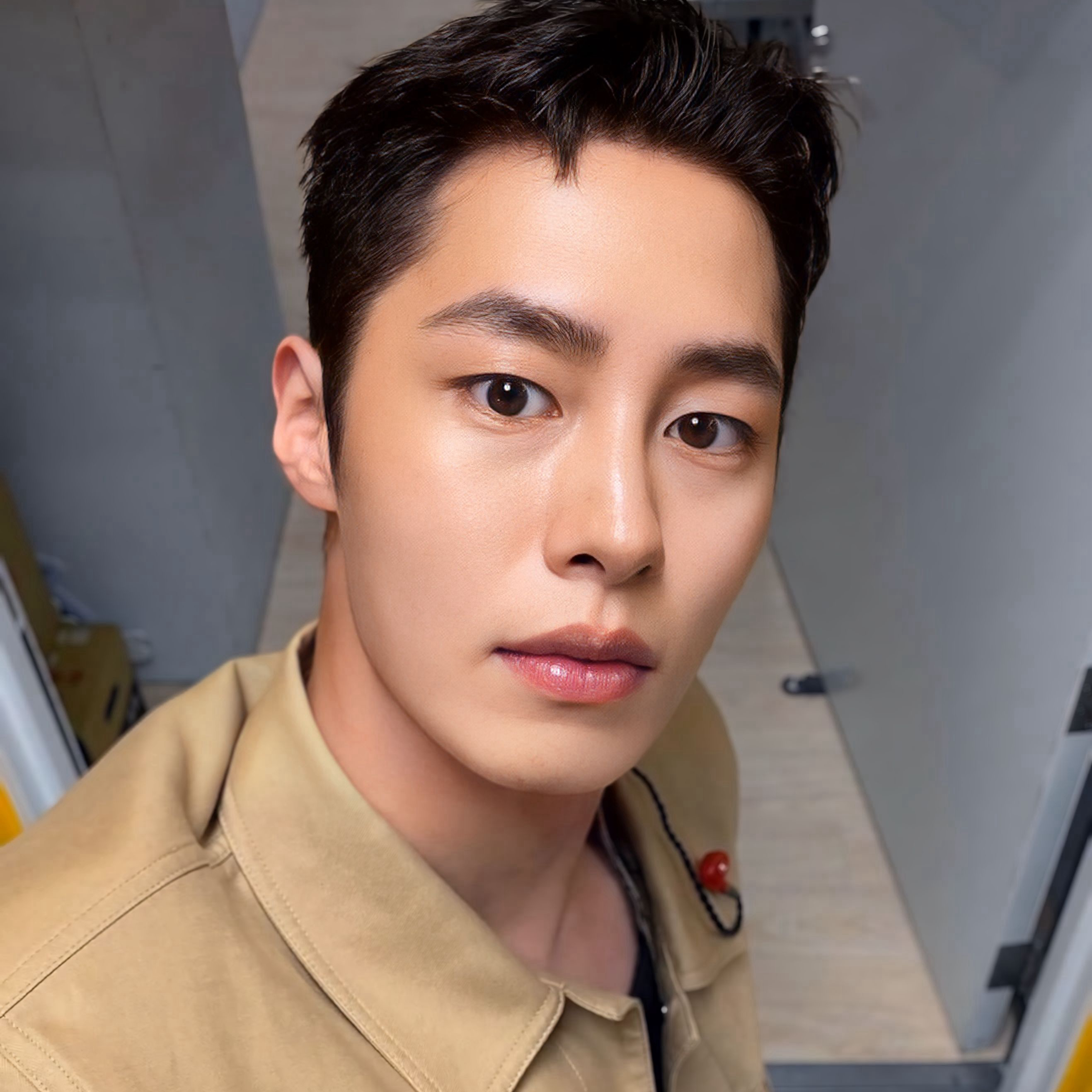 Behind-the-scenes cut of Lee Jaewook