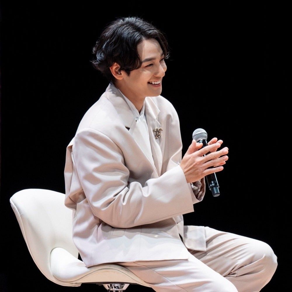 Behind-the-scenes cut of Kim Bum