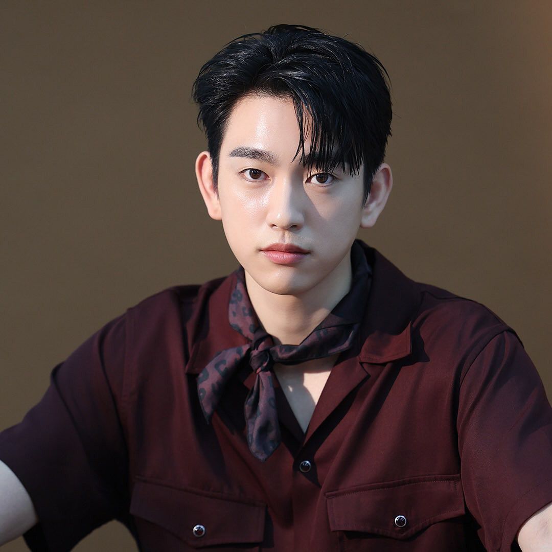 A moment captured by a fan of Park Jinyoung