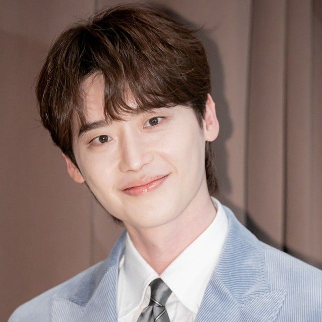 Recent activity shot of Lee Jongsuk
