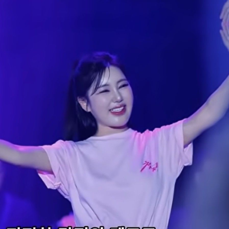 Latest photo of Song Gain