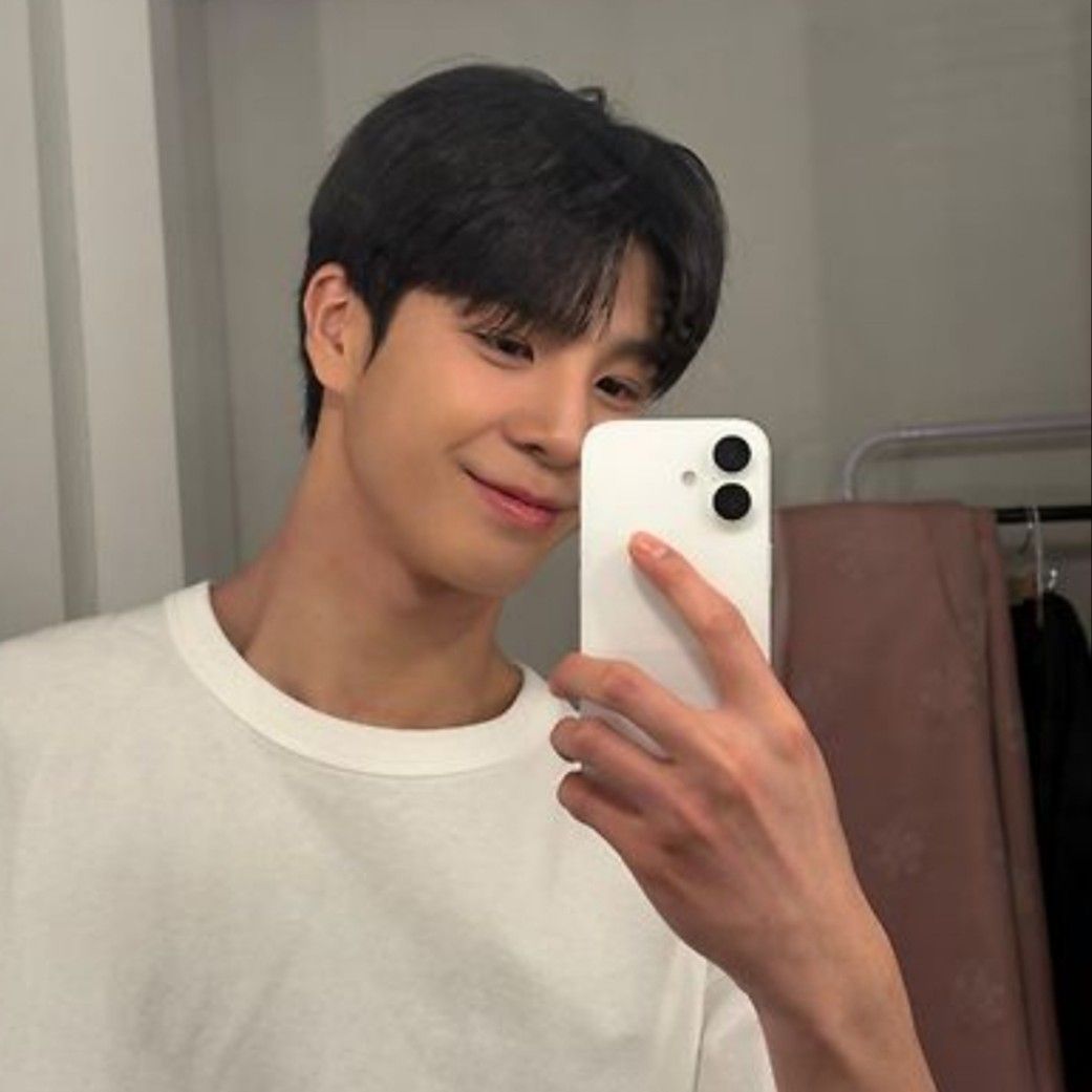 Momen yang diabadikan oleh penggemar Jeong Dongwon