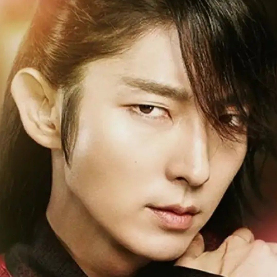 A moment captured by a fan of Lee Joongi